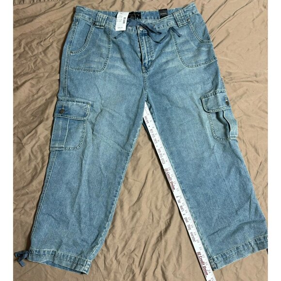 New Venenzia Women's Cargo Capri Jeans Pants Size 16 Light Wash Denim Summer - Picture 4 of 12